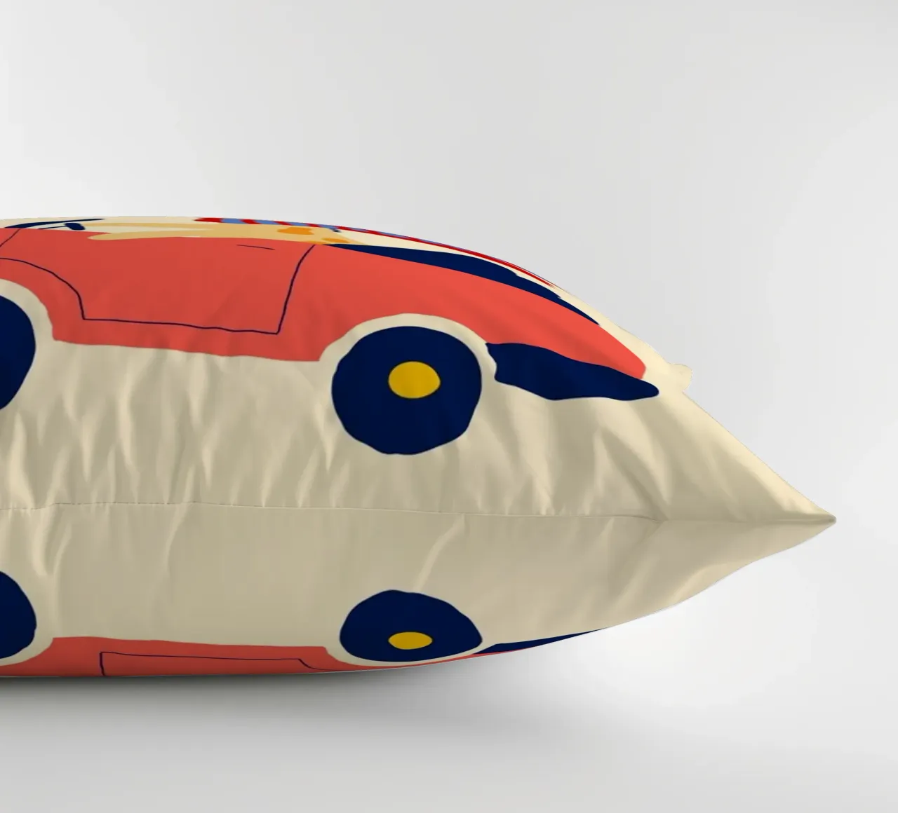 Simpatica giraffa in auto con sciarpa cuscino da vintagepod