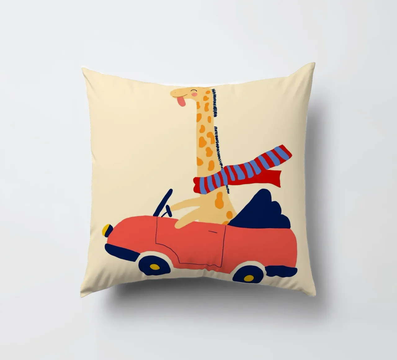 Simpatica giraffa in auto con sciarpa cuscino da vintagepod