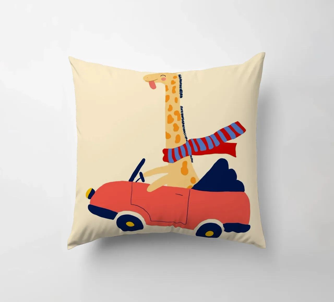 Simpatica giraffa in auto con sciarpa cuscino da vintagepod
