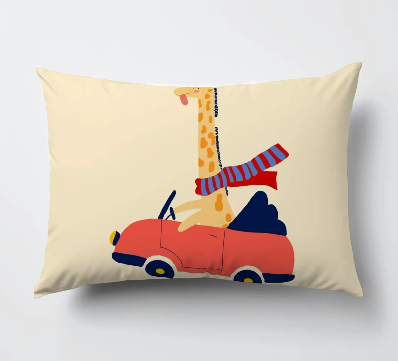 Simpatica giraffa in auto con sciarpa cuscino da vintagepod