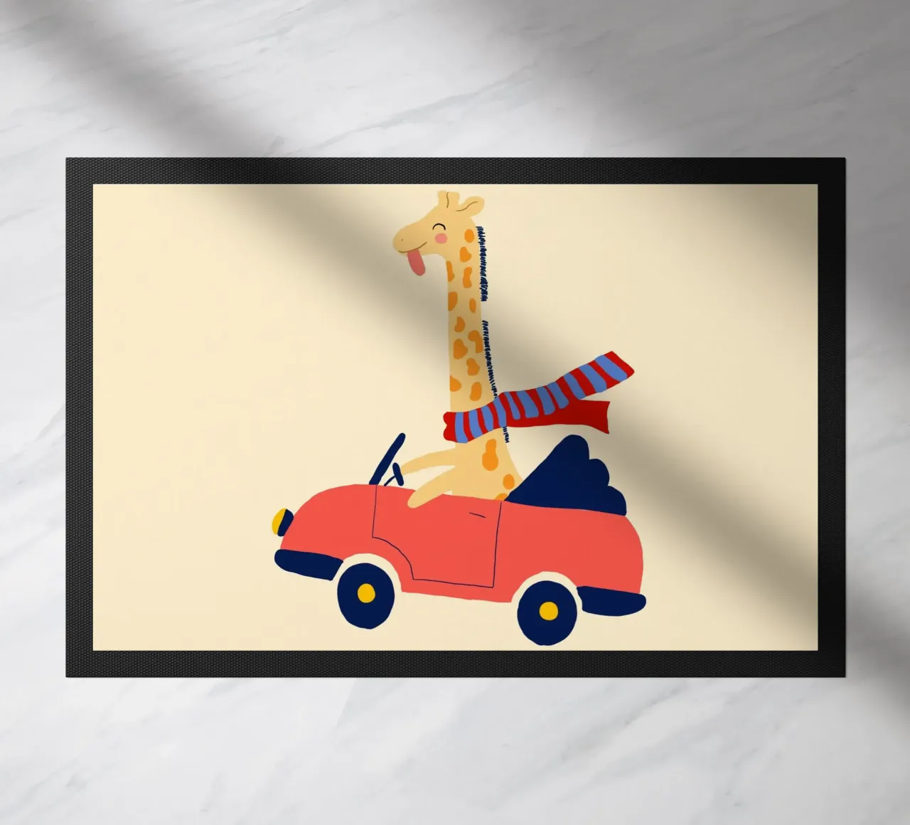 Simpatica giraffa in auto con sciarpa zerbino da vintagepod
