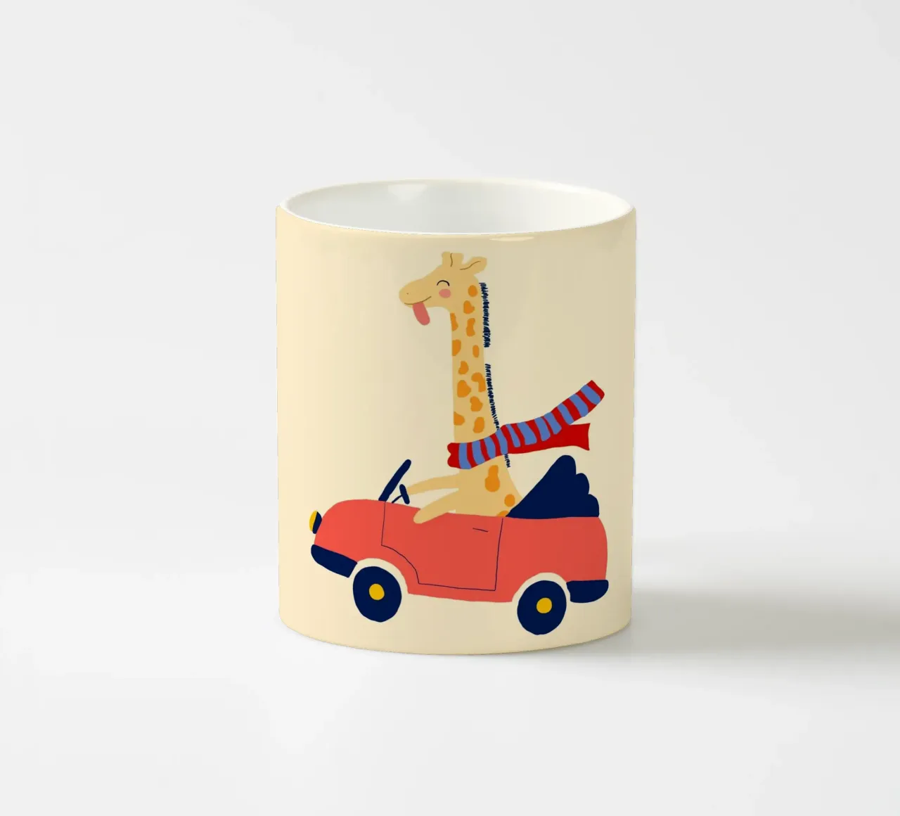 Simpatica giraffa in auto con sciarpa tazza in ceramica da vintagepod