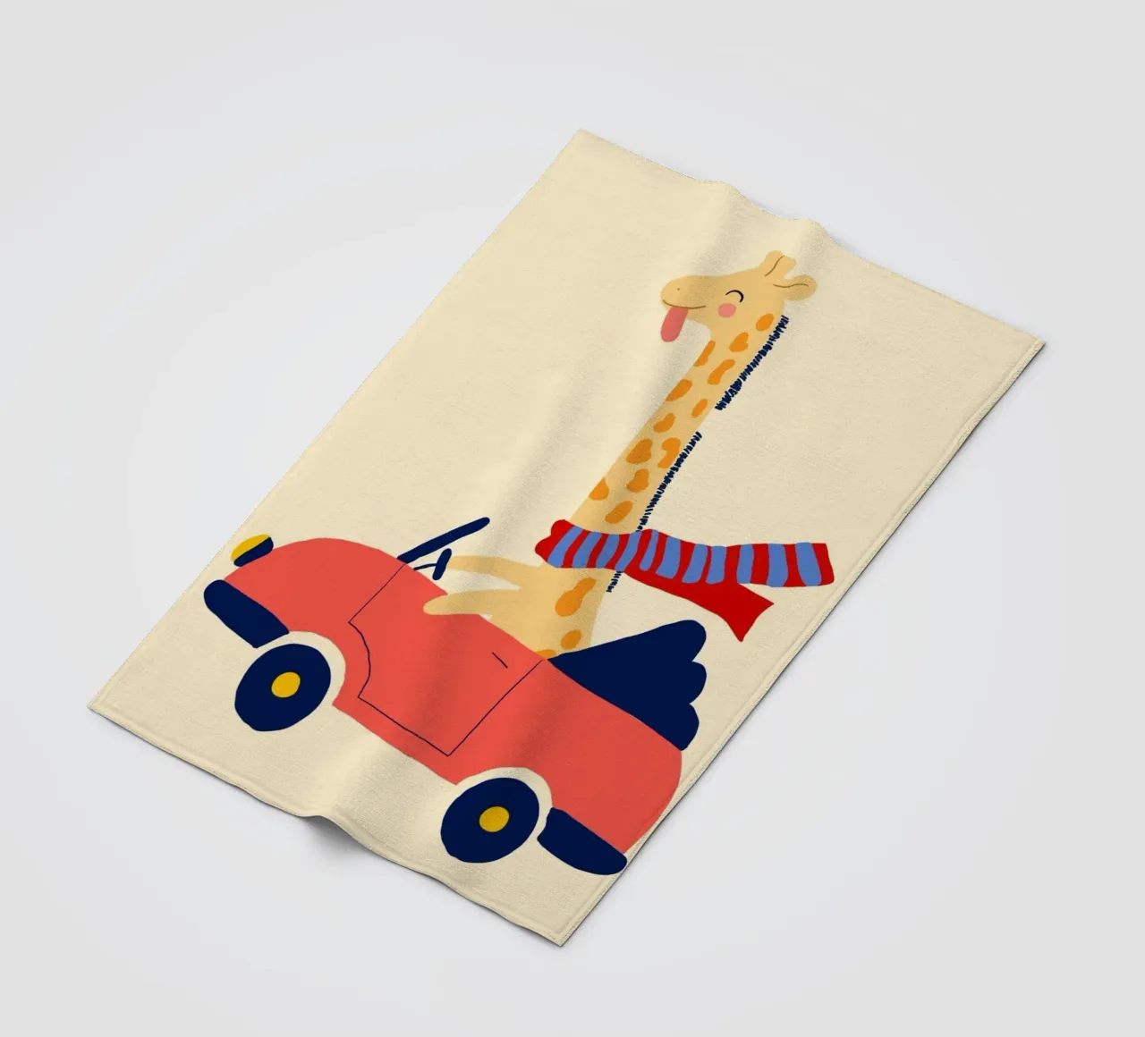 Simpatica giraffa in auto con sciarpa coperta in pile da vintagepod