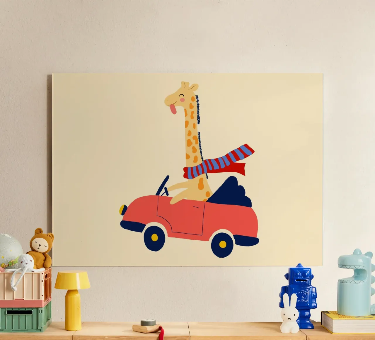 Simpatica giraffa in auto con sciarpa plexiglass da vintagepod