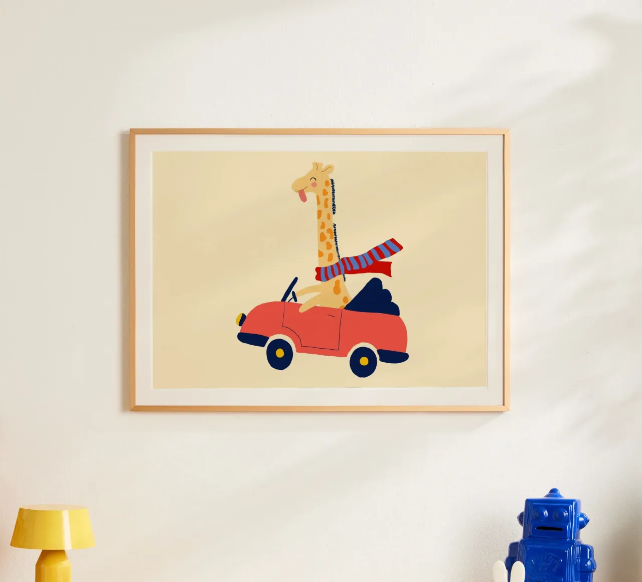 Girafe mignonne dans une voiture avec écharpe poster de vintagepod