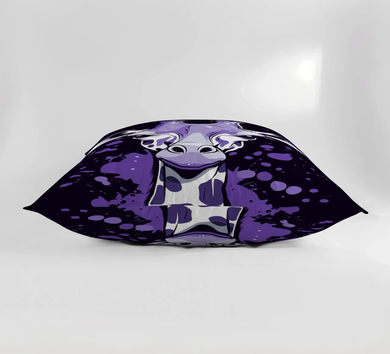 Giraffa viola in stile pop art splatter cuscino da pixelbull - medieval art and more