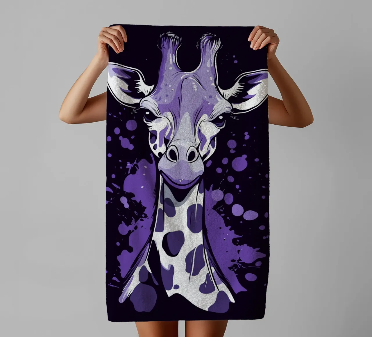 Giraffa viola in stile pop art splatter asciugamano da bagno da pixelbull - medieval art and more