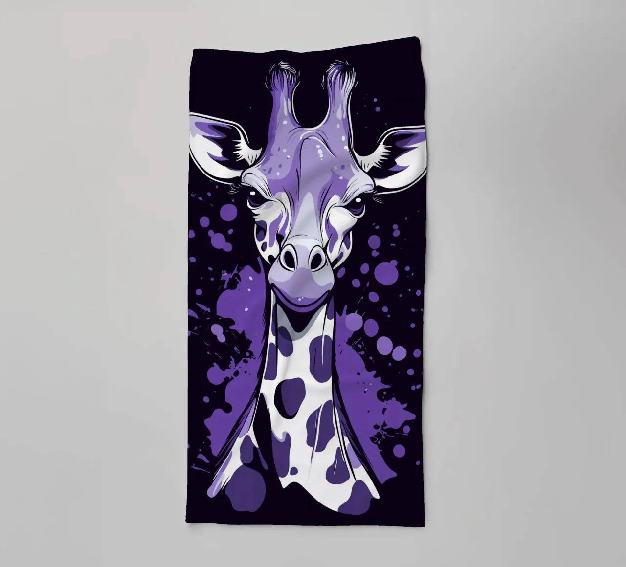 Giraffa viola in stile pop art splatter asciugamano da bagno da pixelbull - medieval art and more