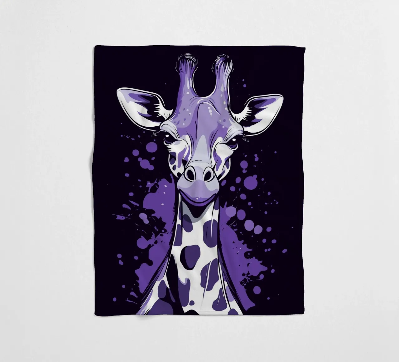 Giraffa viola in stile pop art splatter coperta in pile da pixelbull - medieval art and more