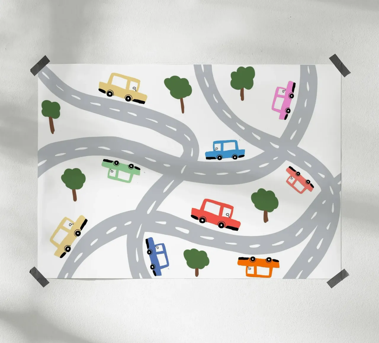 Auto carine su una mappa stradale Arte per bambini poster con telaio in plastica da vintagepod