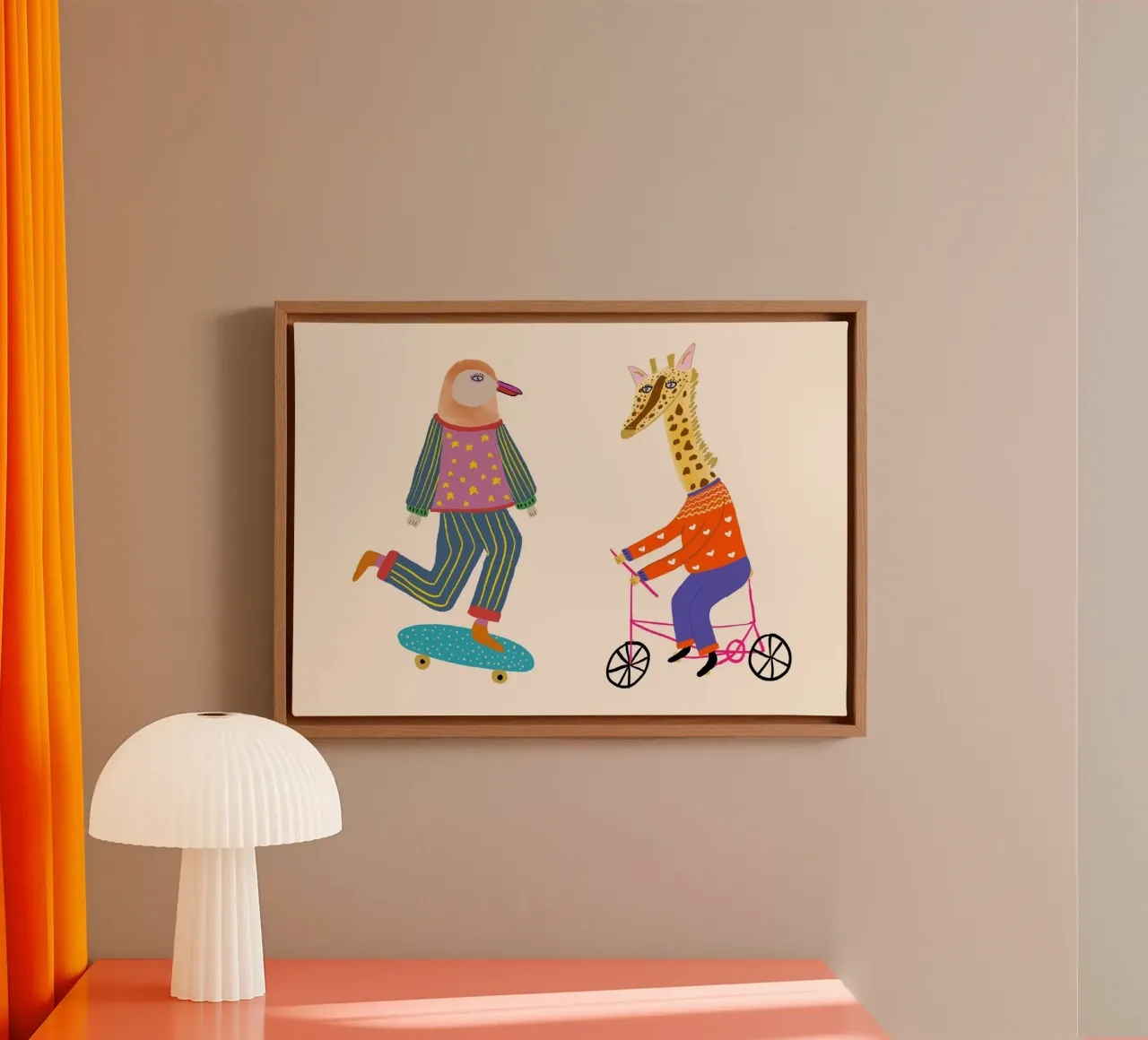 Skateboard fahrender Pinguin & Giraffe auf Fahrrad Leinwand mit Schattenfugenrahmen von vintagepod