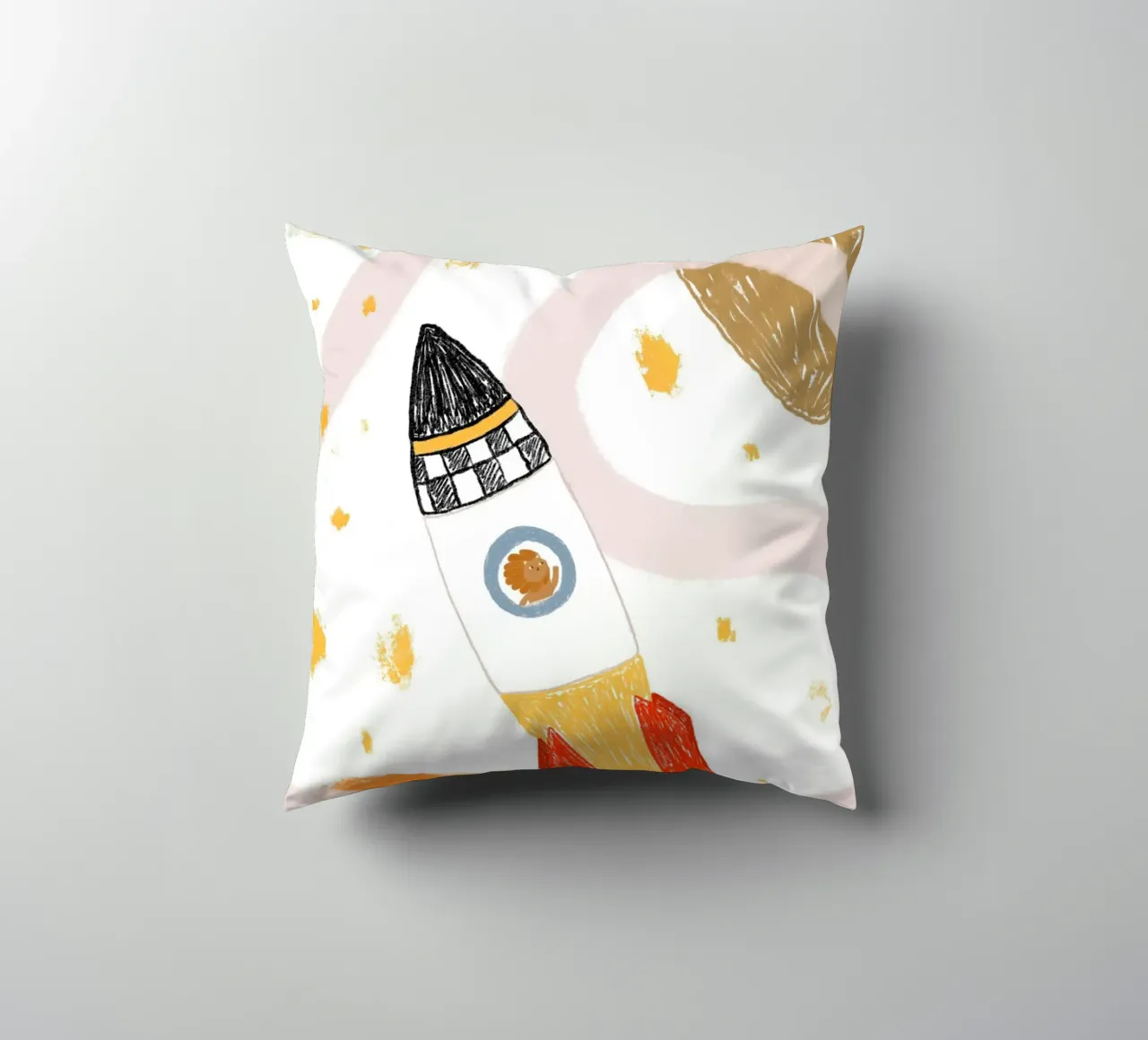 Poster spaziale con un simpatico leone in una nave razzo cuscino da vintagepod
