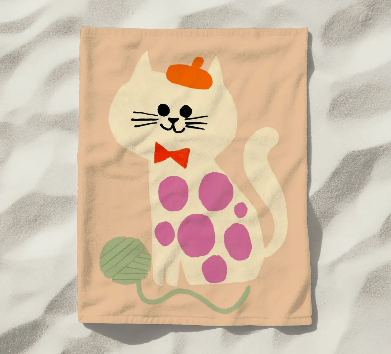 Simpatico gatto francese con berretto e papillon telo mare da vintagepod