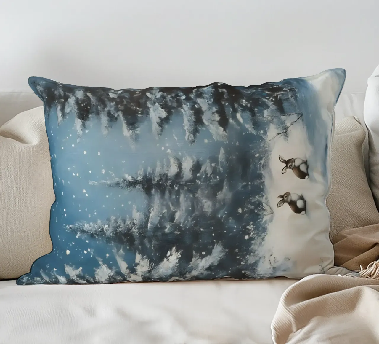 Poster invernale con lepri in una foresta innevata cuscino da Studio Vibe