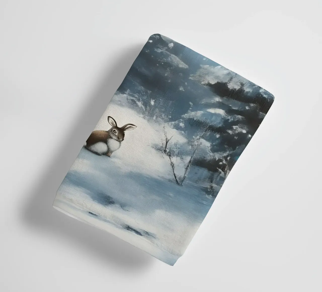 Poster invernale con lepri in una foresta innevata asciugamano da bagno da Studio Vibe