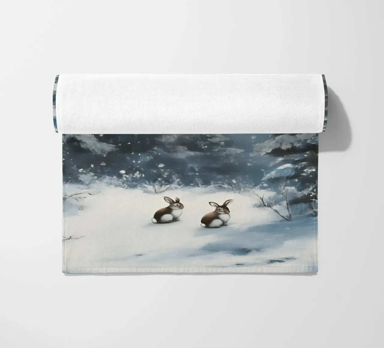 Poster invernale con lepri in una foresta innevata telo mare da Studio Vibe