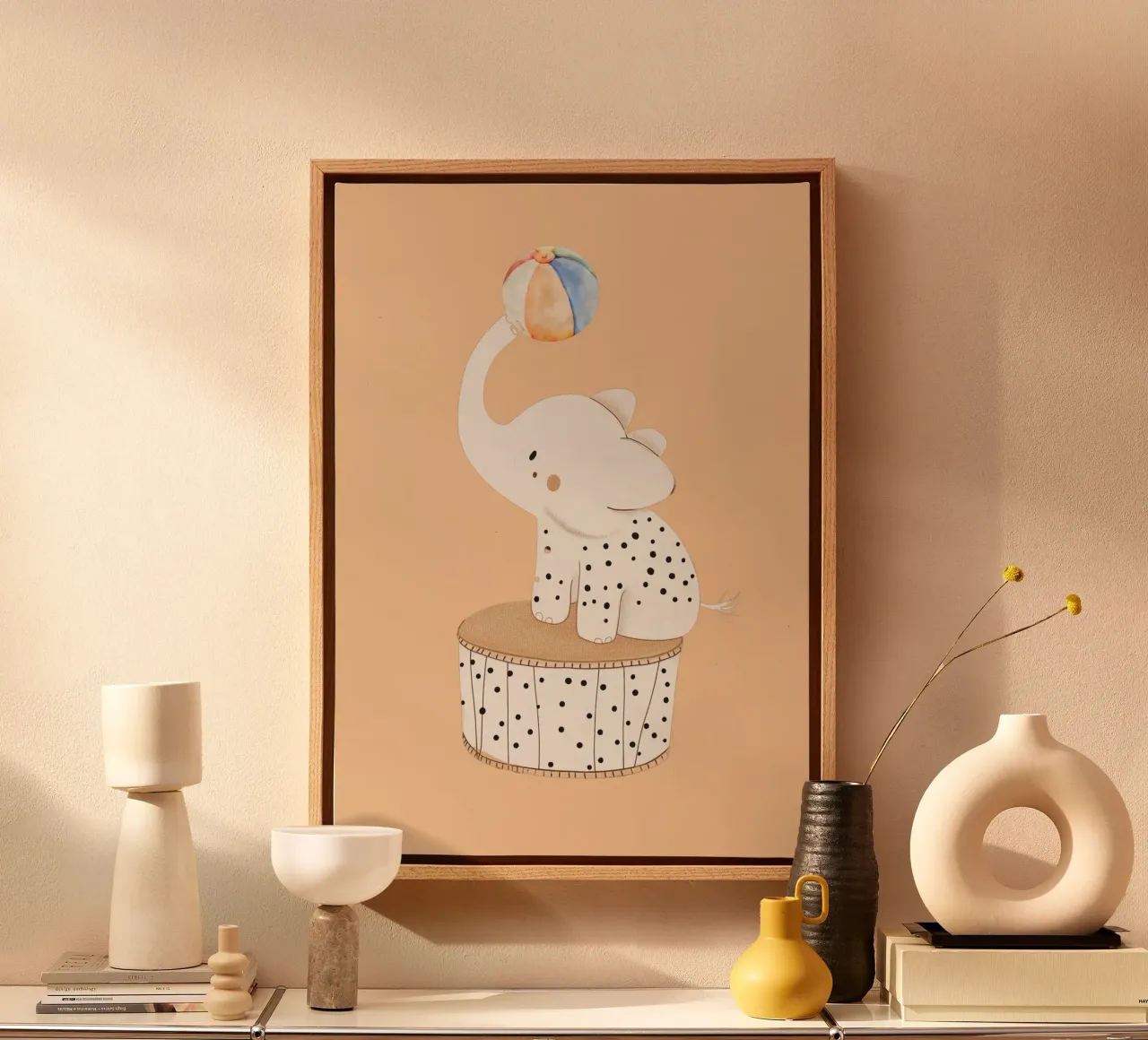 Poster con elefante del circo con palla tela con Cornice a cassetta da vintagepod