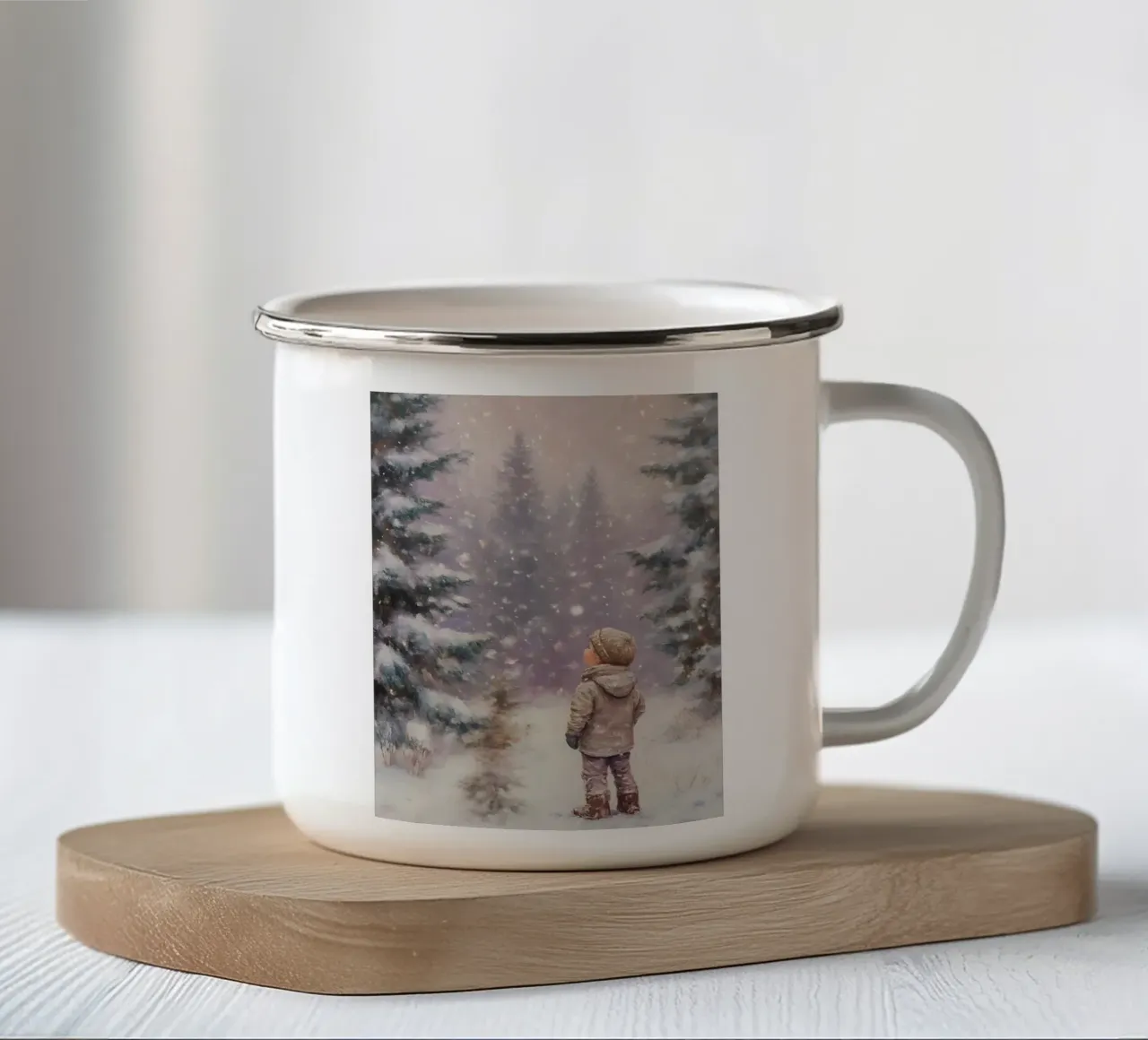 Bambino nella foresta invernale - Scena di neve nostalgica tazza in smalto da Studio Vibe