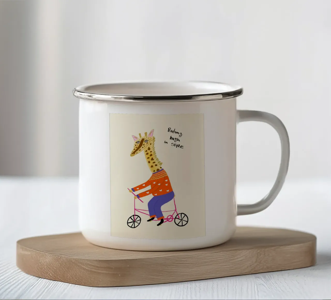 Giraffa in bicicletta: "In alto con stile". tazza in smalto da vintagepod