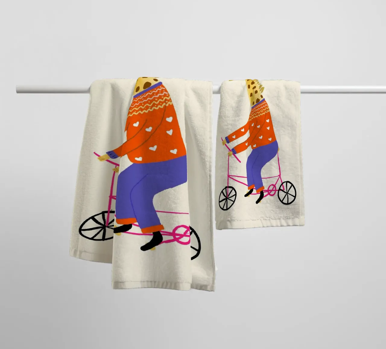 Giraffa in bicicletta: "In alto con stile". asciugamano da bagno da vintagepod