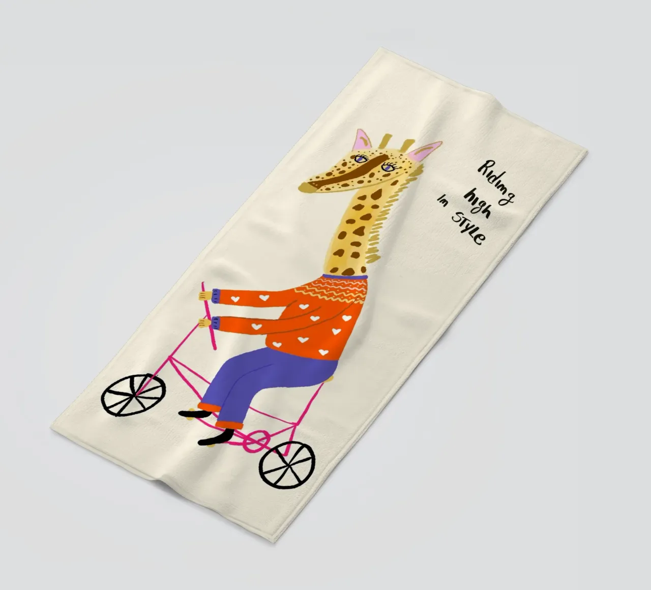 Giraffa in bicicletta: "In alto con stile". telo mare da vintagepod