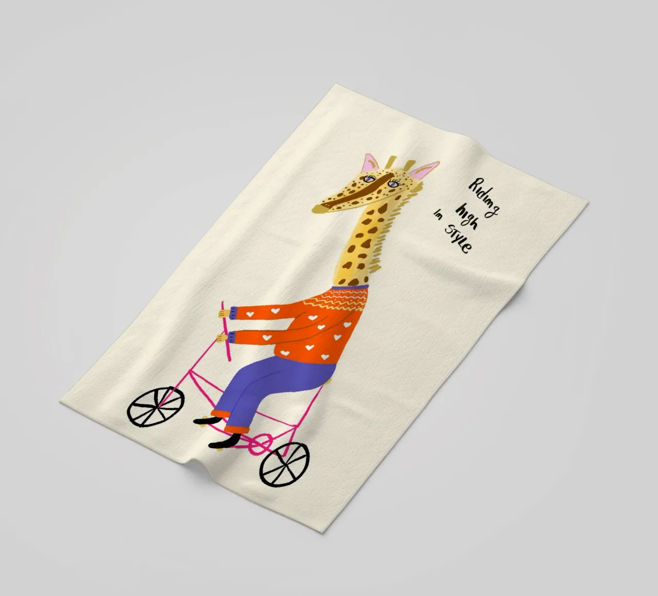 Giraffa in bicicletta: "In alto con stile". telo mare da vintagepod
