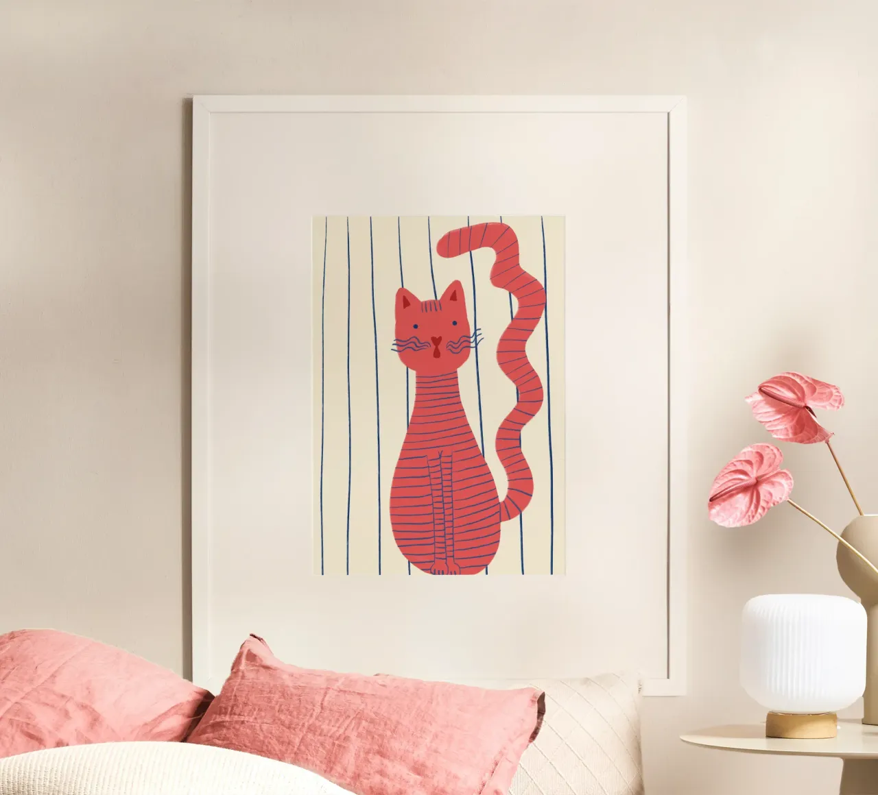Gatto a righe Poster minimalista rosso e blu poster con telaio in legno da vintagepod