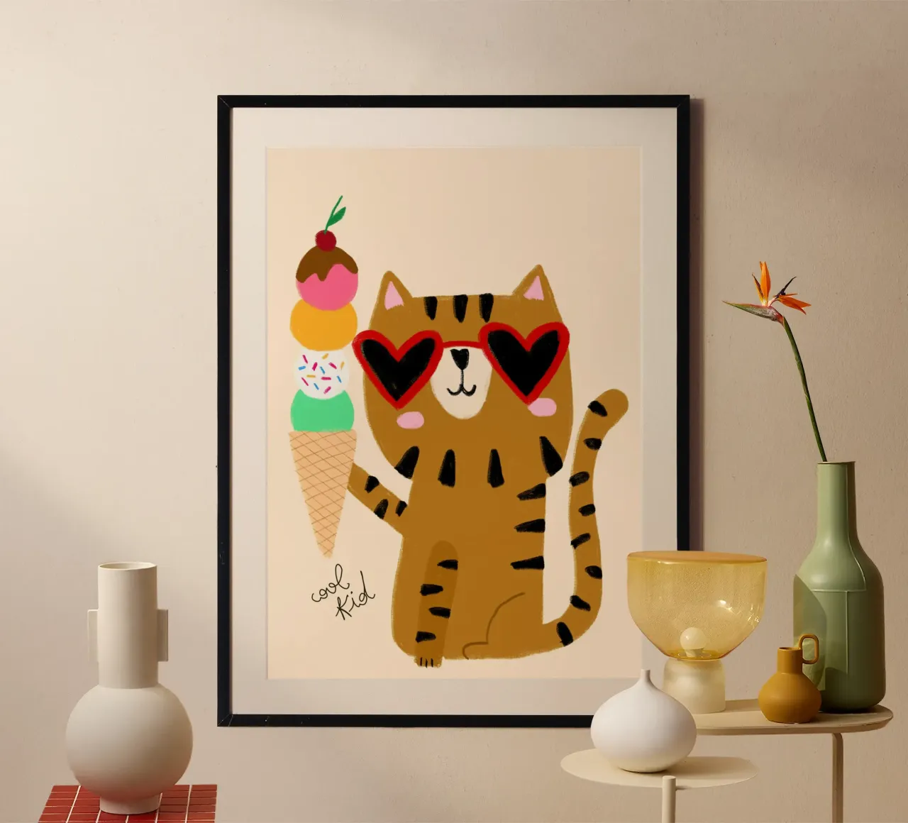 Gatto soriano 'Cool Kid' con gelato poster con telaio in legno da vintagepod