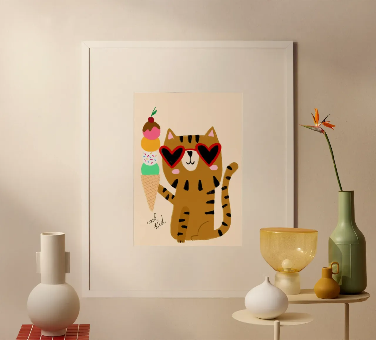 Gatto soriano 'Cool Kid' con gelato poster con telaio in legno da vintagepod
