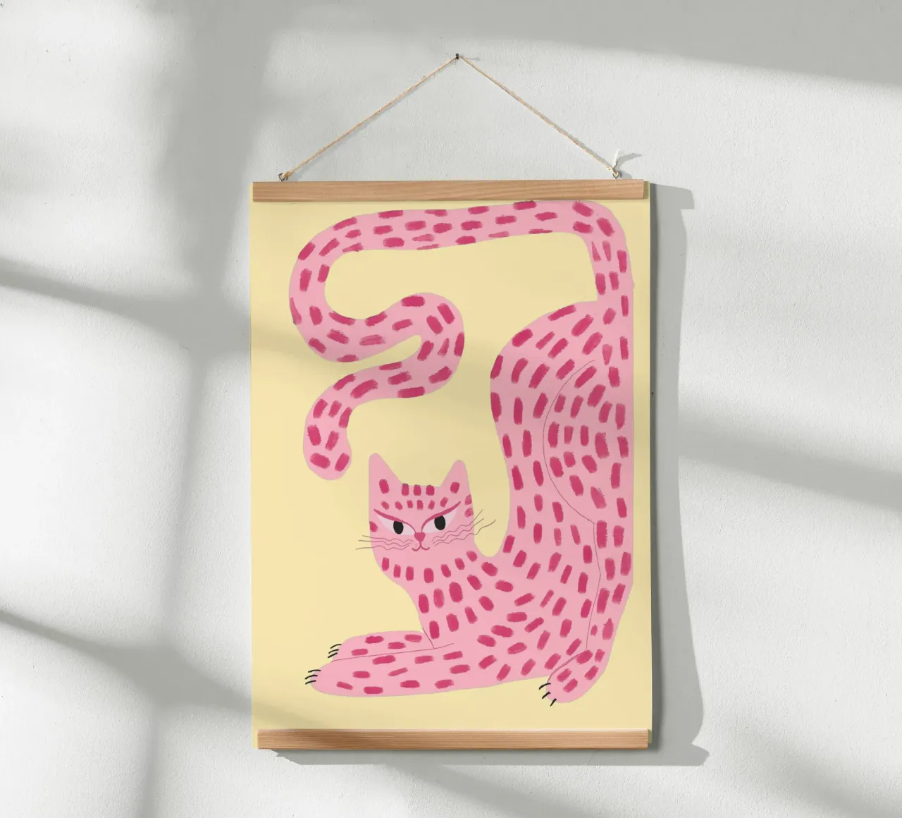 Gatto ghepardo rosa giocoso Arte animale stravagante poster da vintagepod