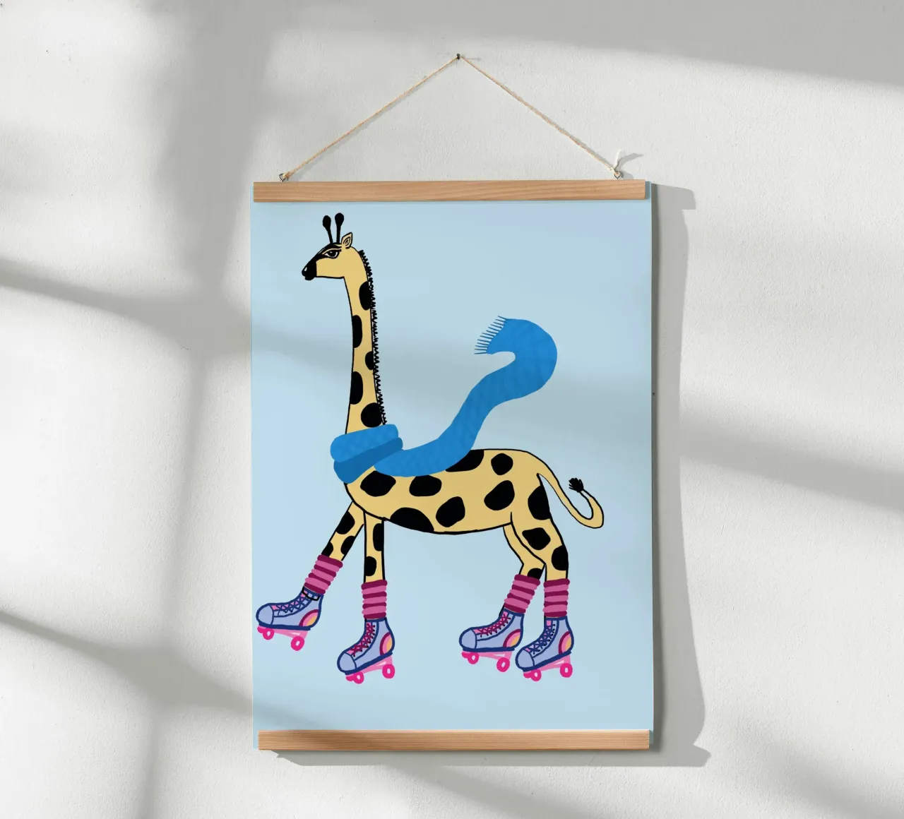 Giraffa pattinatrice con sciarpa e scaldamuscoli poster da vintagepod