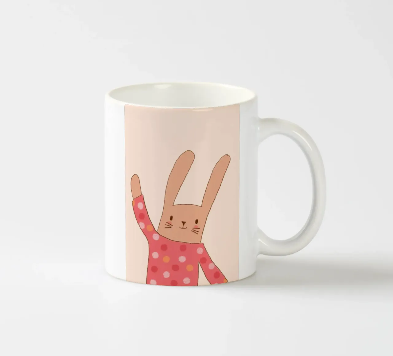 Coniglio carino che saluta con la camicia a pois tazza in ceramica da vintagepod
