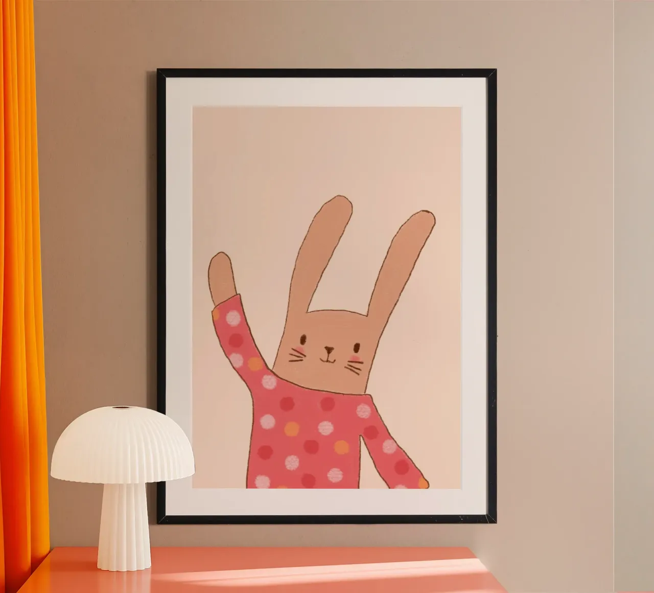 Coniglio carino che saluta con la camicia a pois poster con telaio in plastica da vintagepod