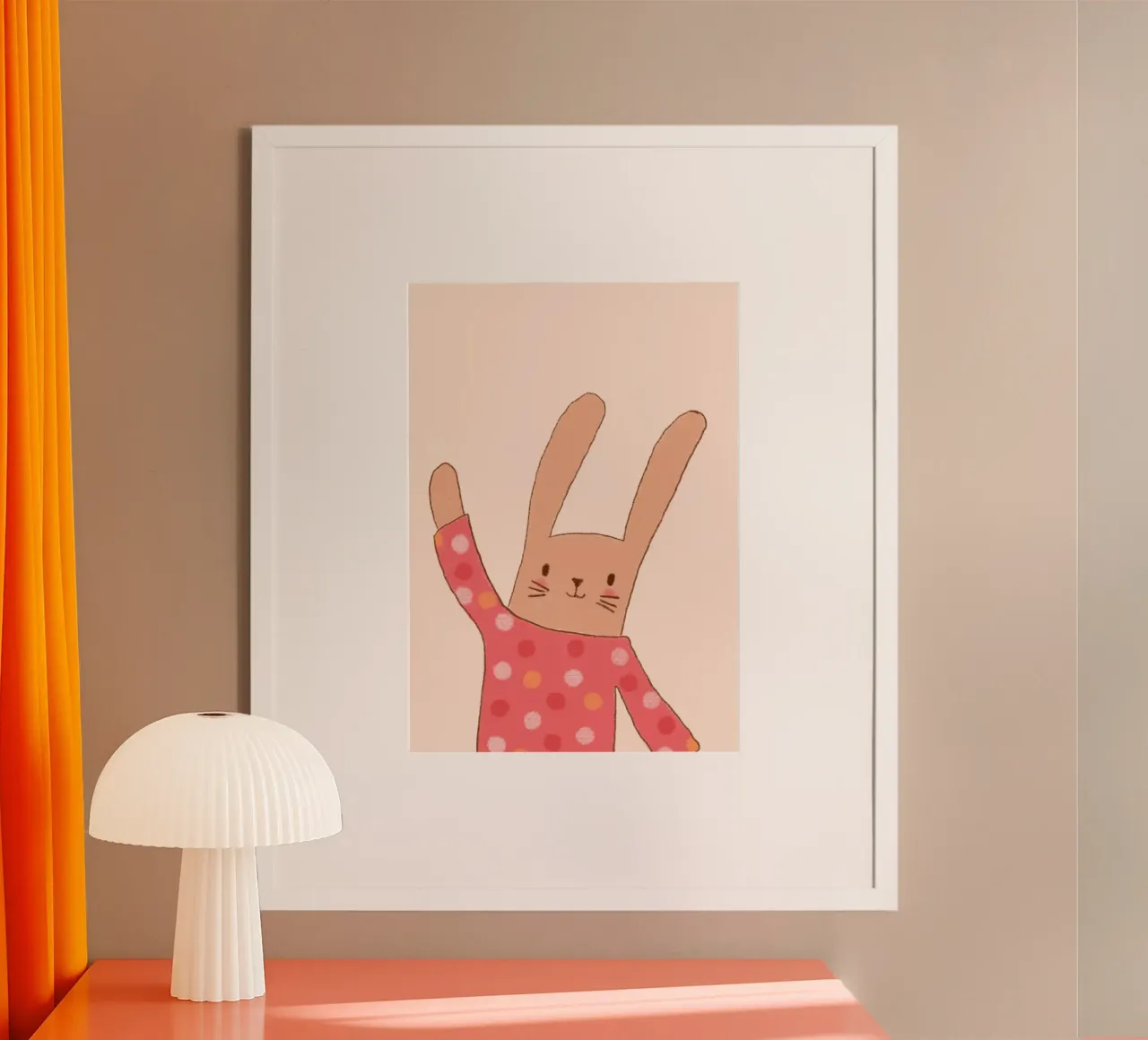 Coniglio carino che saluta con la camicia a pois poster con telaio in plastica da vintagepod
