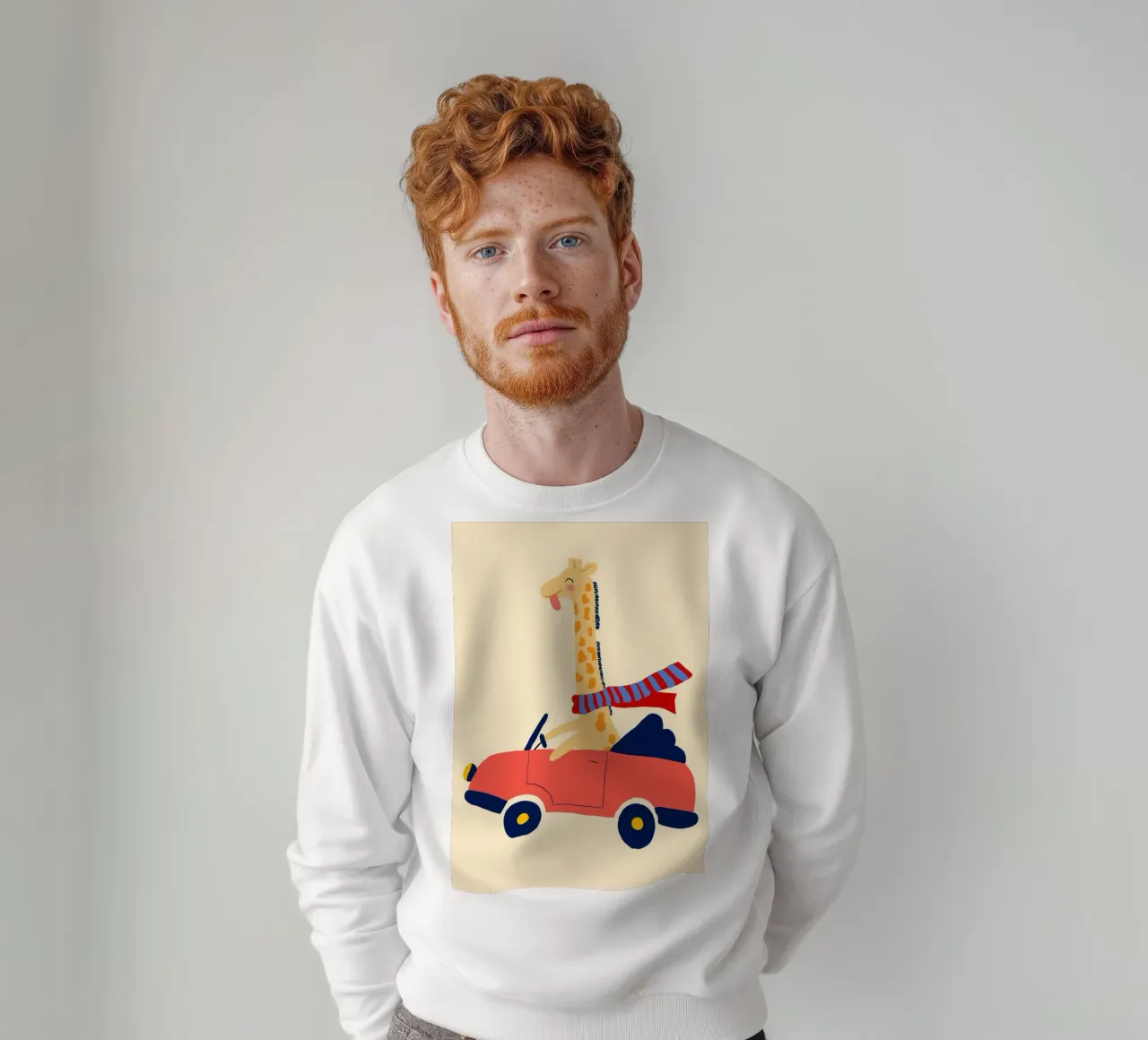 Happy Giraffe in a Red Convertible Art Print (Jirafa feliz en un descapotable rojo) sudadera de vintagepod