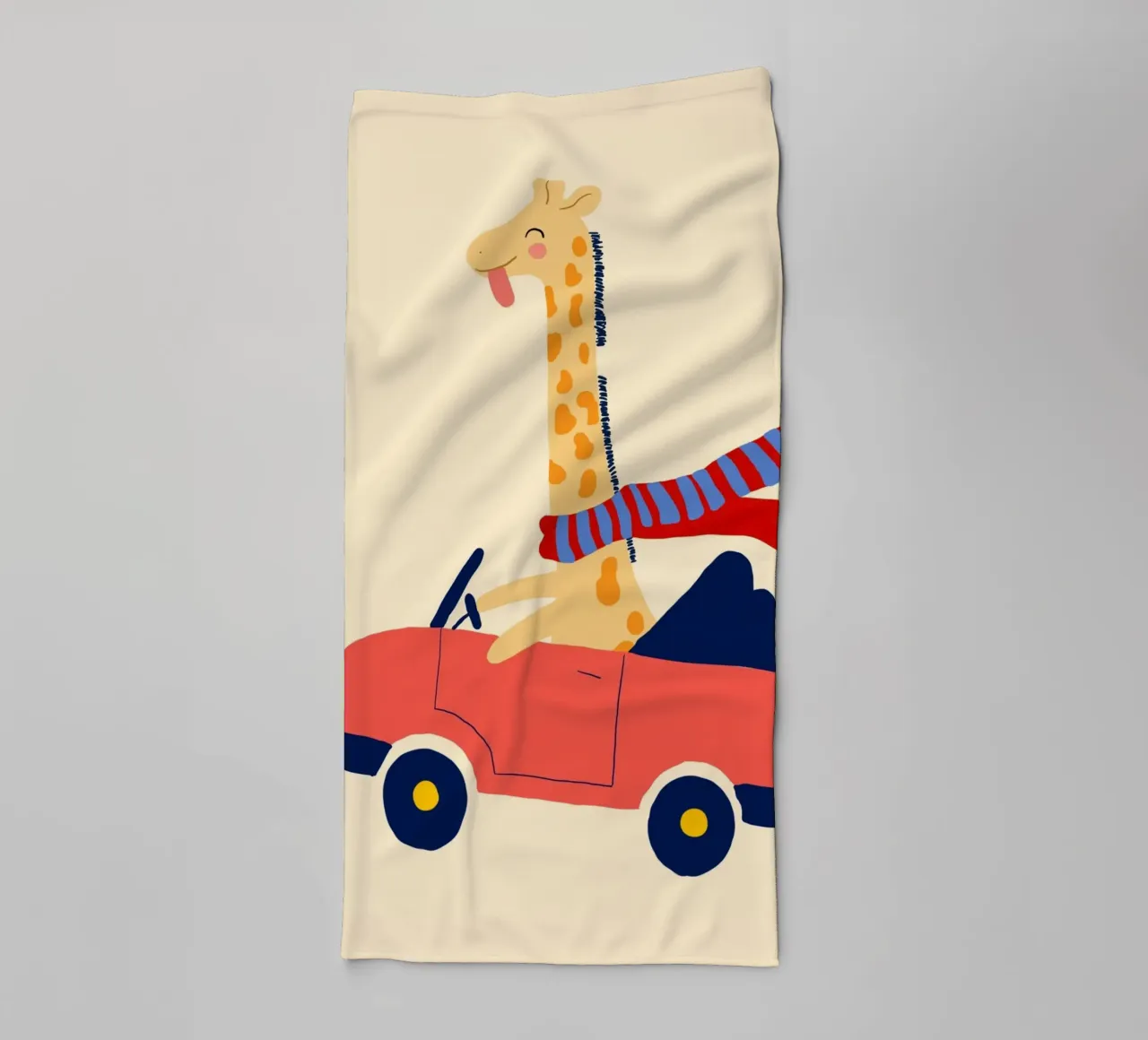 Happy Giraffe in a Red Convertible Art Print (Girafe heureuse dans un cabriolet rouge) serviette de bain de vintagepod