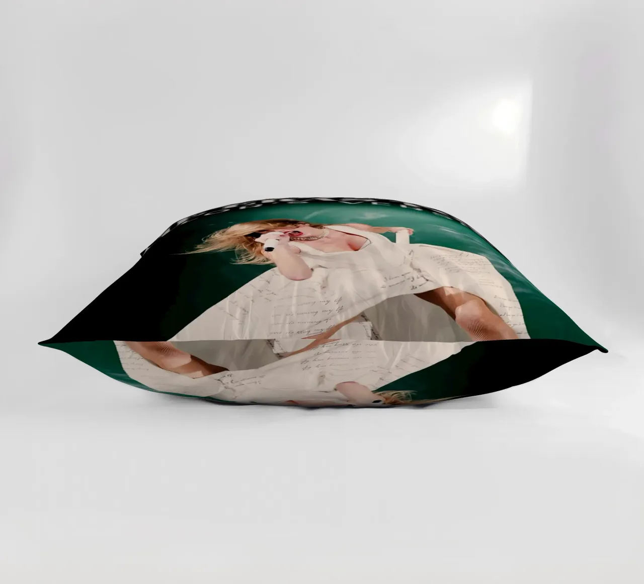Taylor Swift cuscino da Musadad Shop