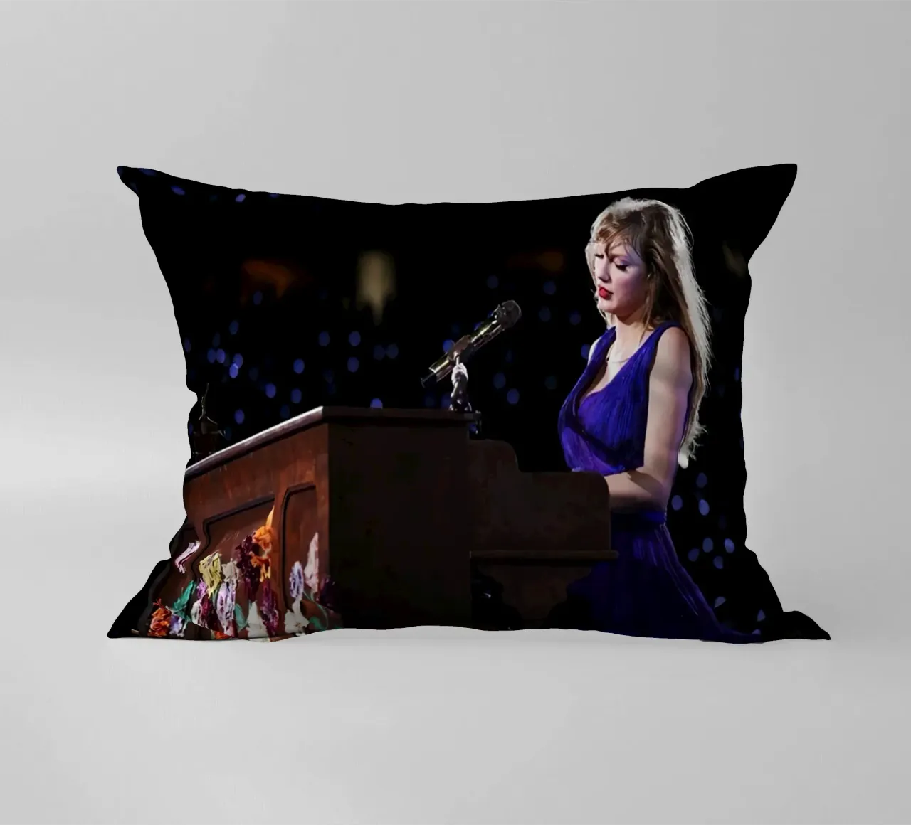 Taylor Swift cuscino da Musadad Shop