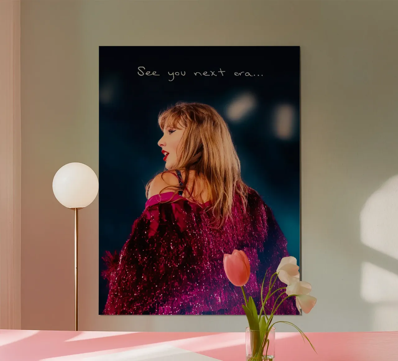 Taylor Swift Poster mit Holzrahmen von Musadad Shop