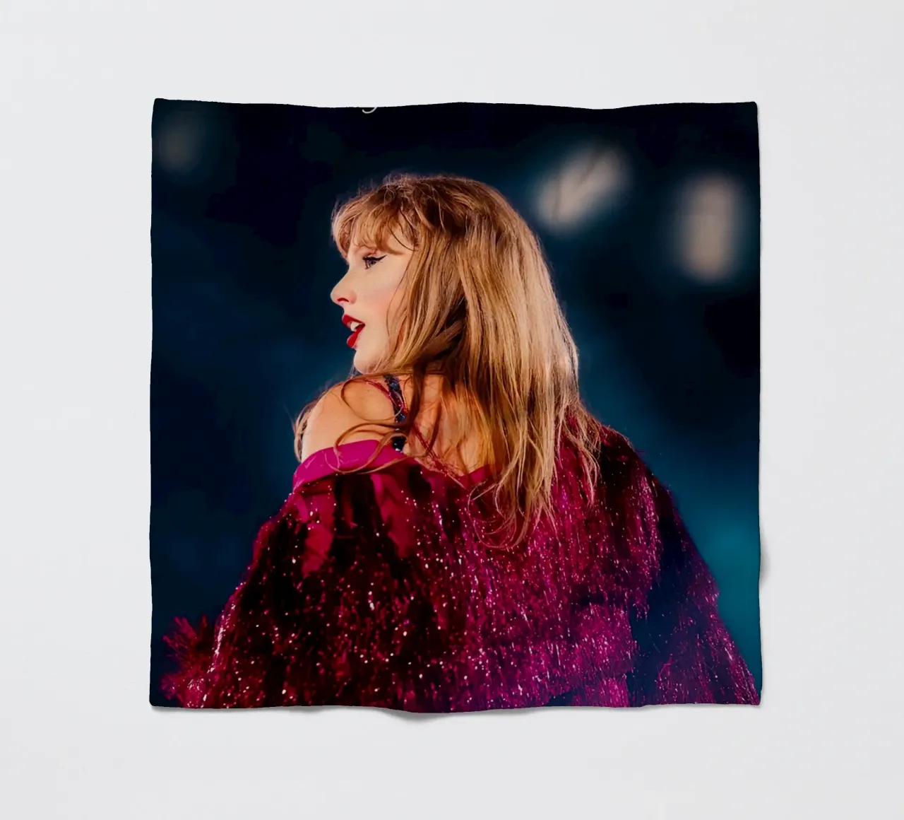 Taylor Swift coperta in pile da Musadad Shop