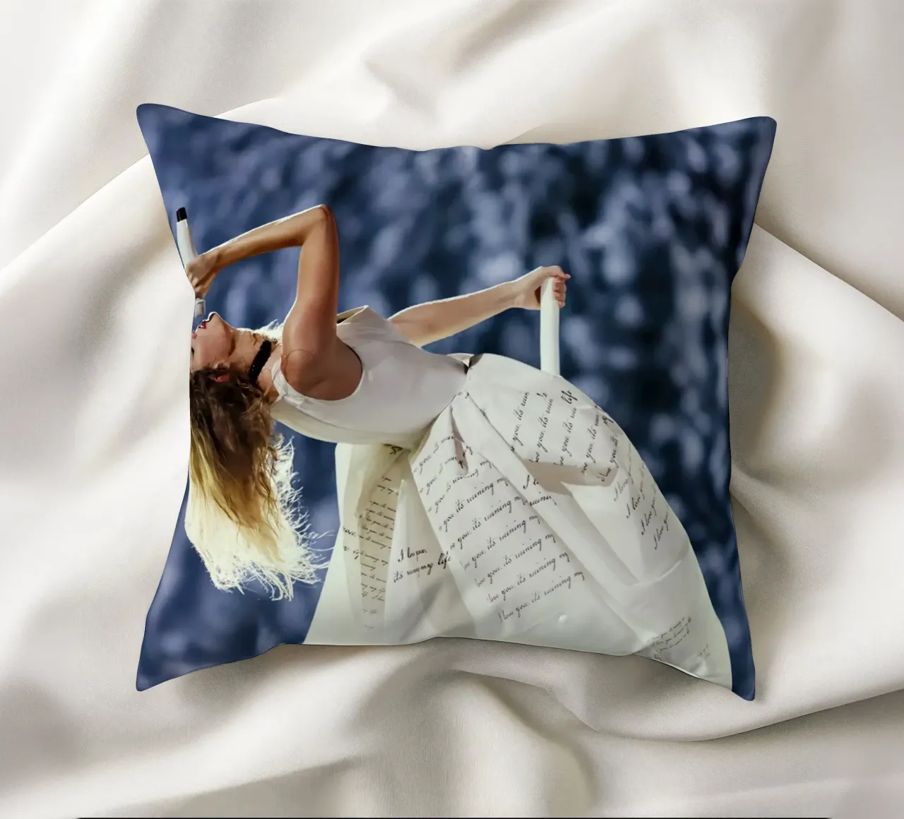 Taylor Swift cuscino da Musadad Shop