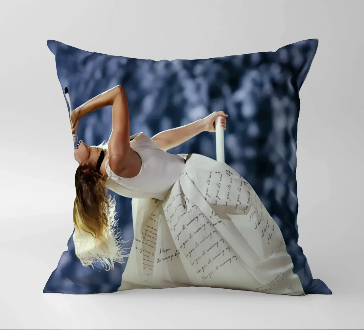 Taylor Swift cuscino da Musadad Shop