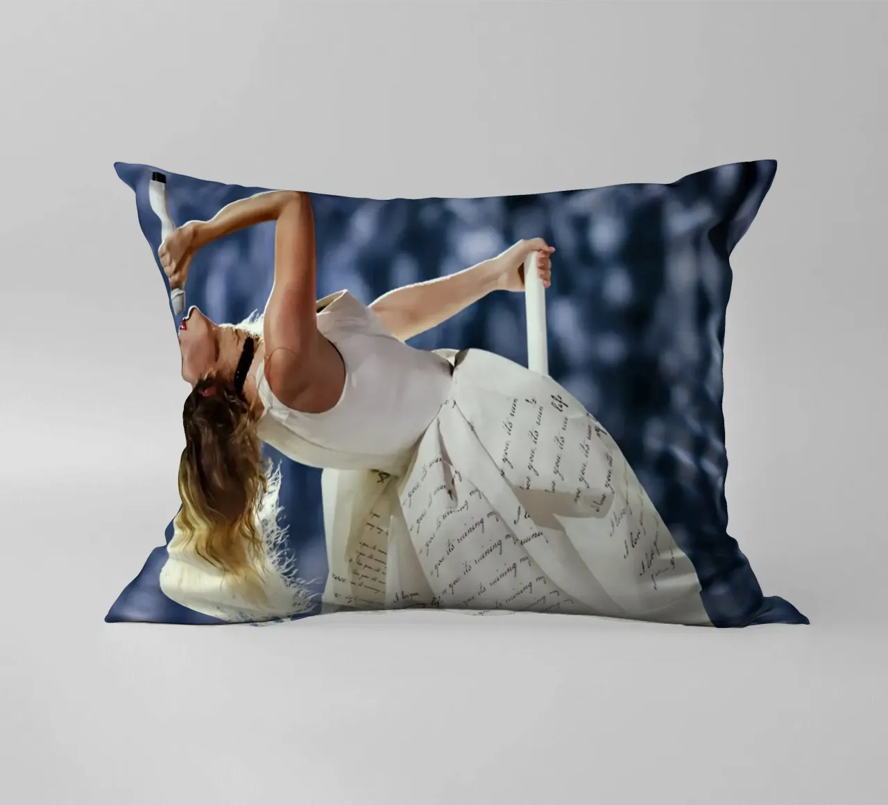 Taylor Swift cuscino da Musadad Shop