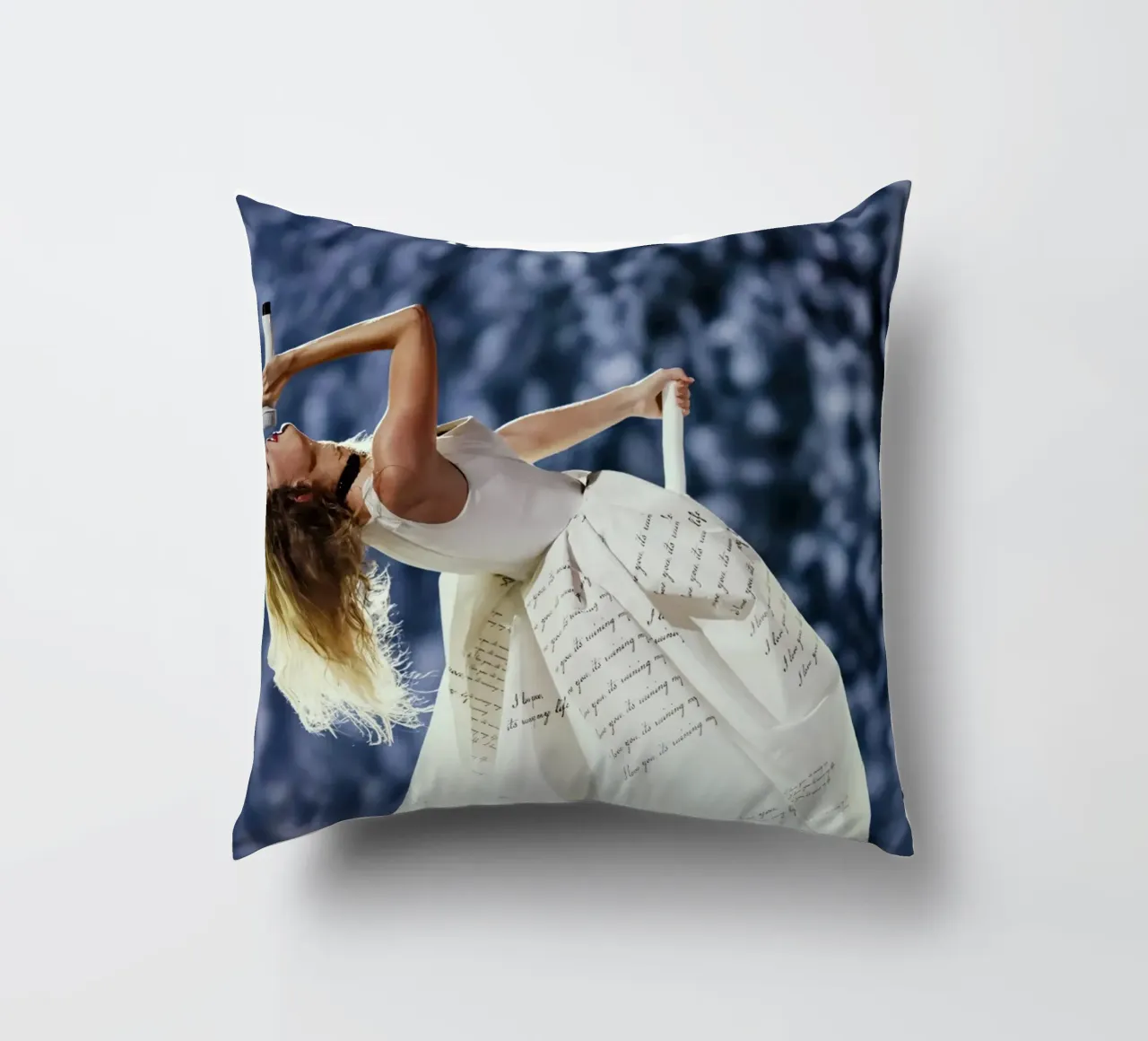 Taylor Swift cuscino da Musadad Shop