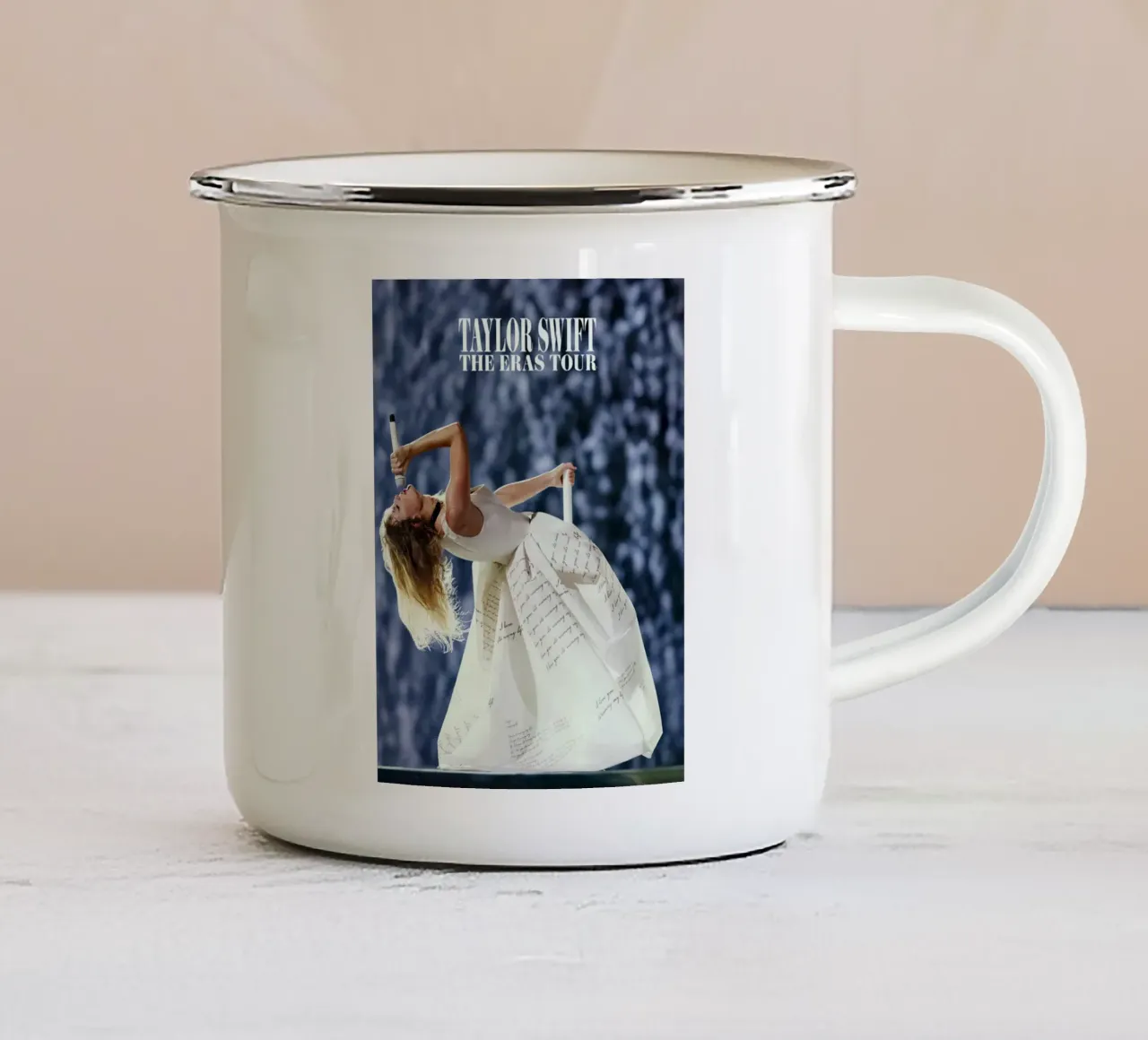 Taylor Swift emaille mok van Musadad Shop