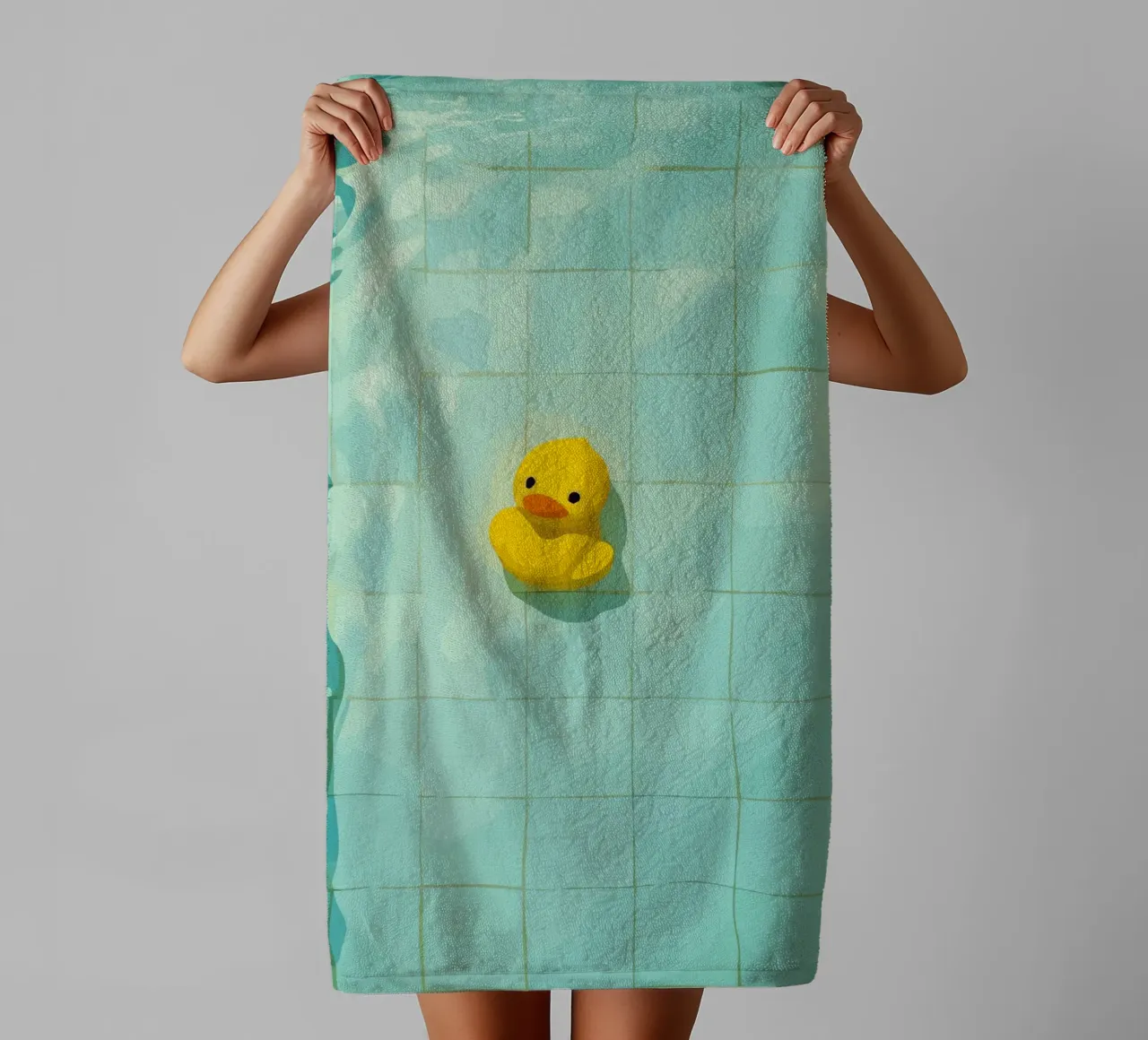 Duck drowns in swimming pool asciugamano da bagno da Dumery Art
