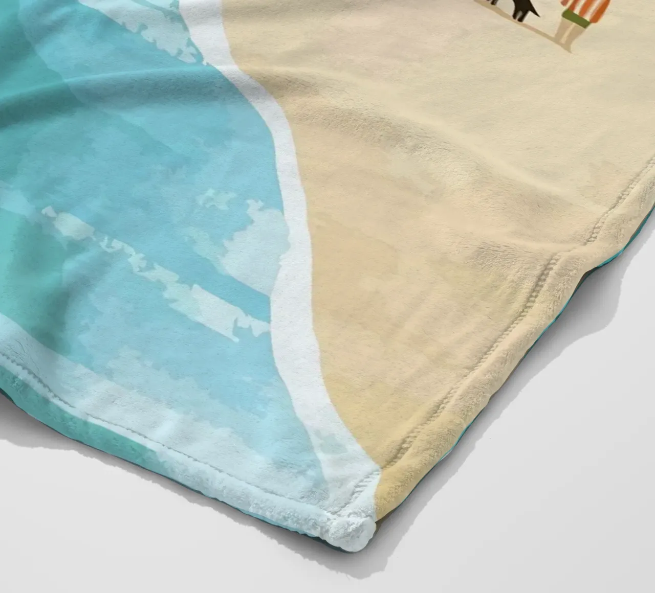 enjoying the view on the beach with the dog coperta in pile da Dumery Art