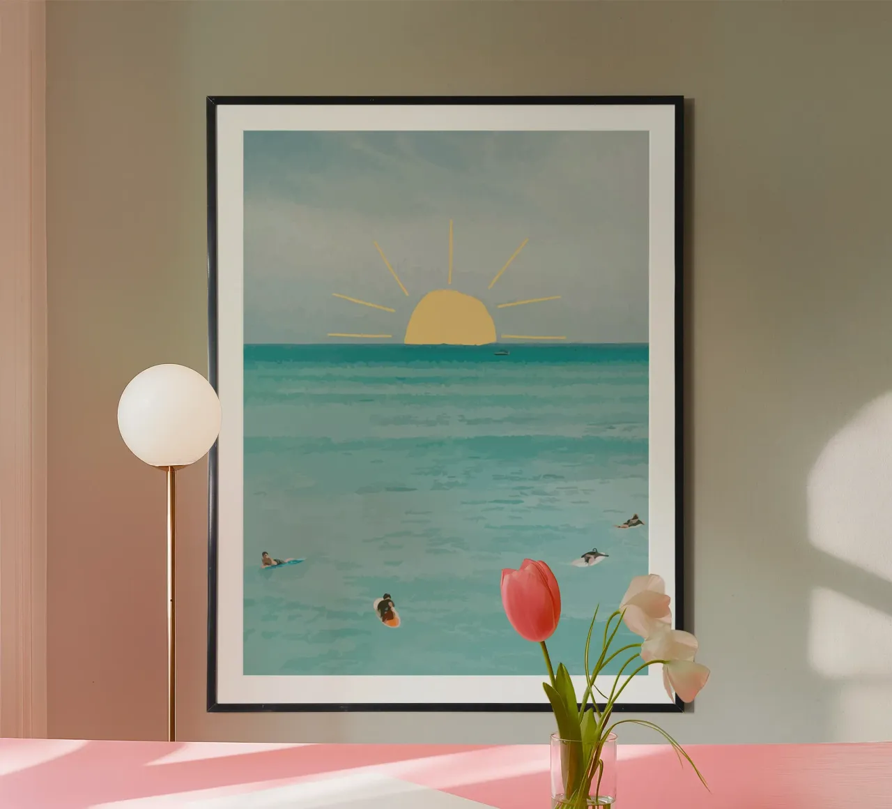 surfing on the beach poster con telaio in plastica da Dumery Art