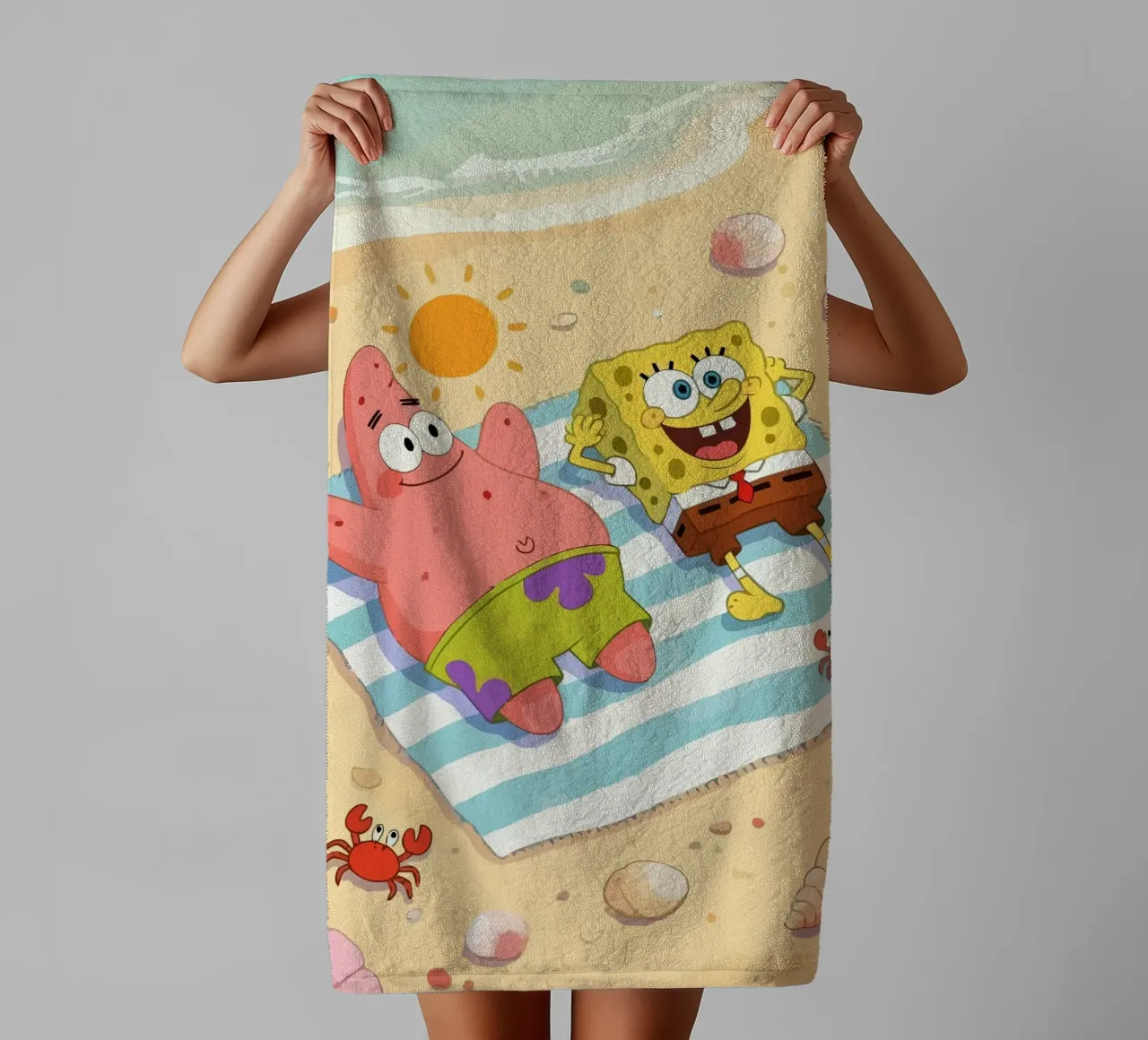 Spongebob and Patrick relaxing on the beach asciugamano da bagno da Dumery Art