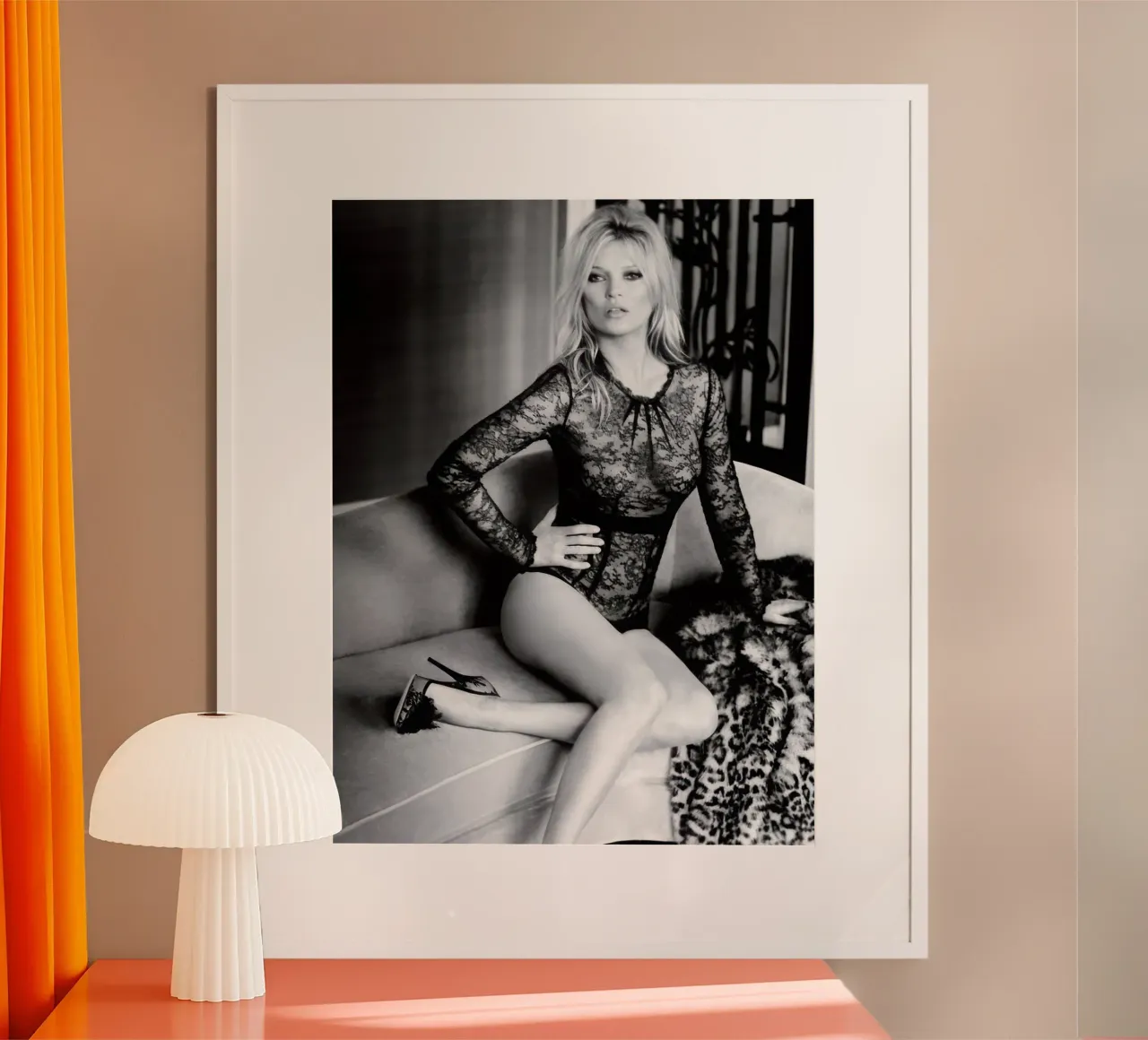 Kate Moss 2 poster con telaio in alluminio da vintgeseyn